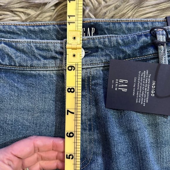 NEW w Tags - GAP girlfriend Crop Jeans Size 33- (20” ax at the waist) - Picture 12 of 14